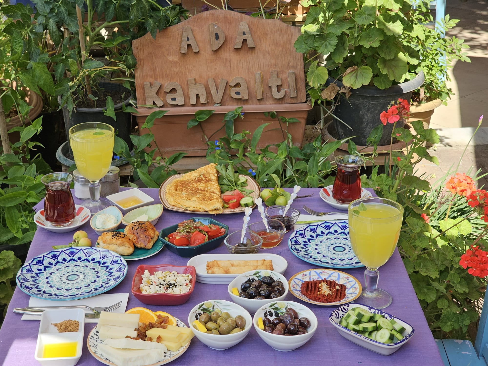 Ada Kahvaltı bahçe kahvaltısı